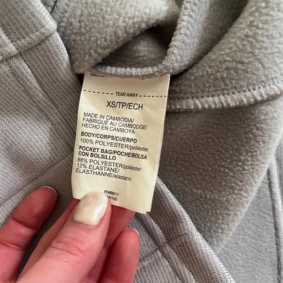 UNDER ARMOR GREY HOODED ZIP JACKET - Women’s Small - Zip pockets - Picture 10 of 10